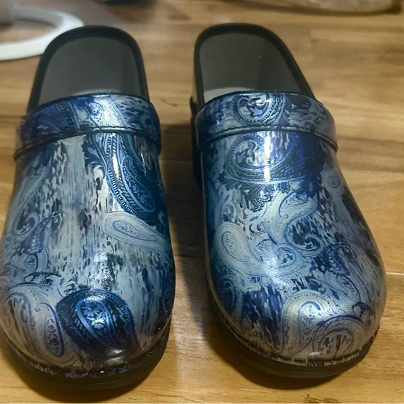 Brand new Dansko shoes! I love these my husband just doesn’t know my size! 😭 - Picture 3 of 4